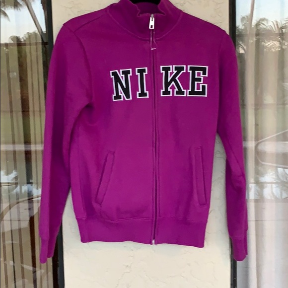 Nike Sweaters - NIKE brand new sweatshirt w zipper
